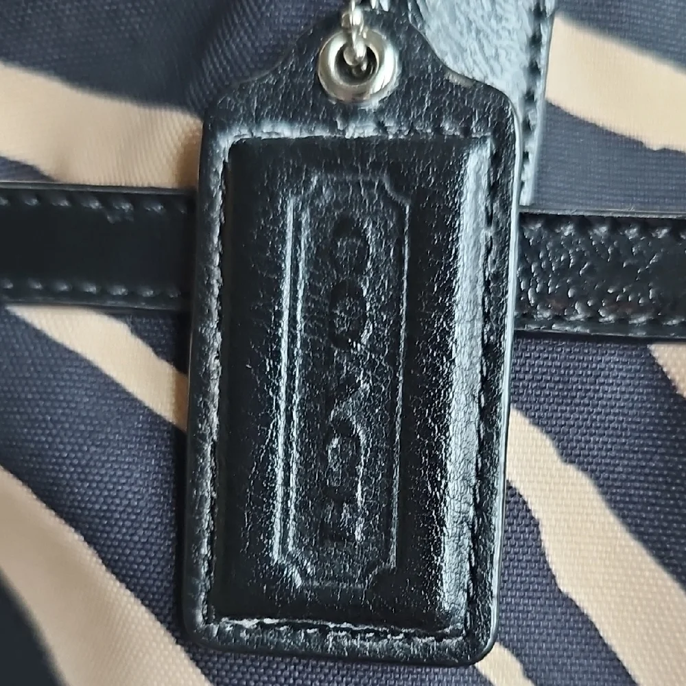 COACH 2013 SIGNATURE STRIPE ZEBRA PRINT TOTE